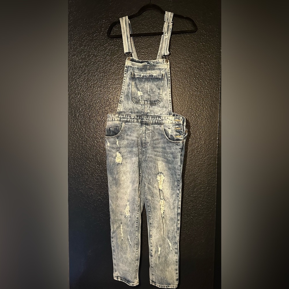 Woman’s Medium Forever 21 Overalls- stonewashed style -new